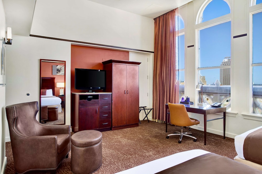 Room, 2 Queen Beds, Non Smoking - Photo 13