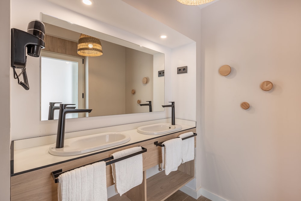 Room for 8 people with shared bathroom photo 3