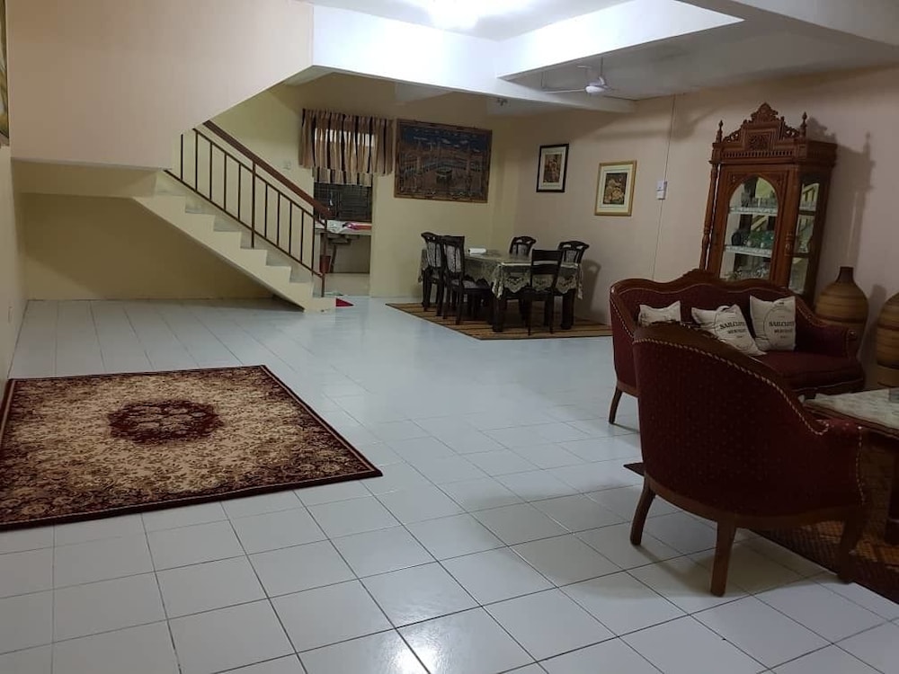 House, 4 Bedrooms photo 2