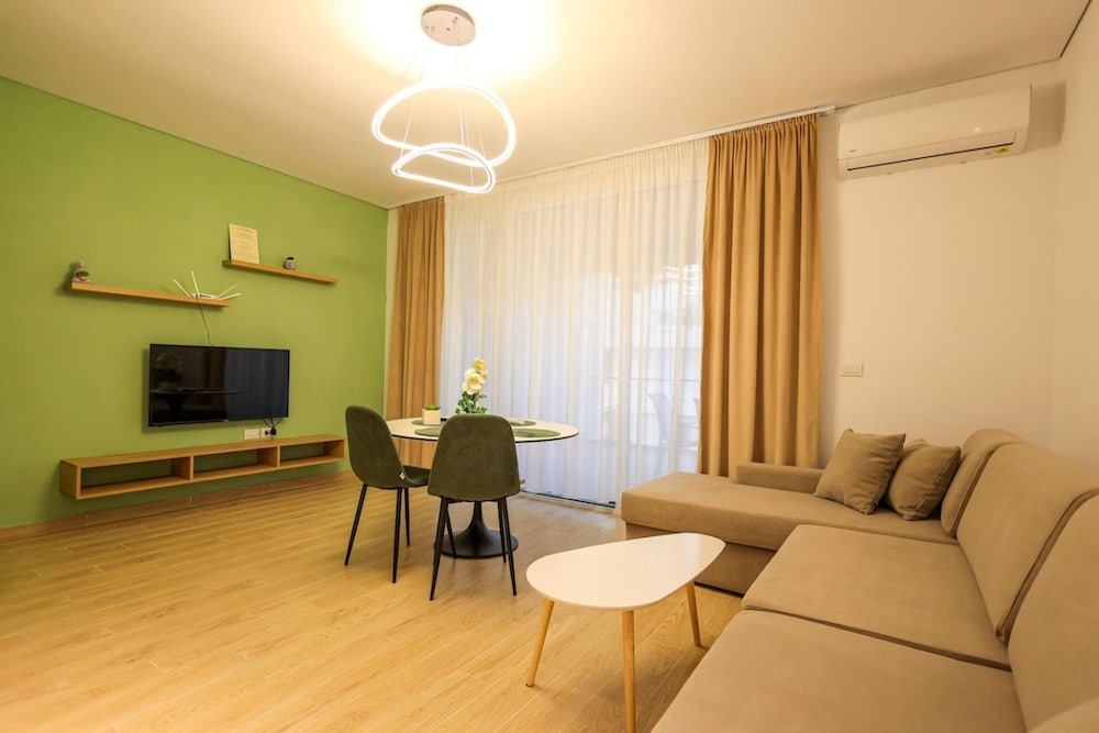 Apartment photo 2
