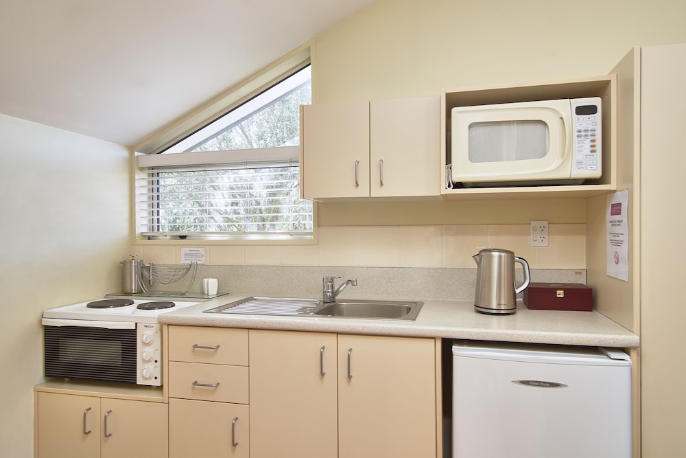 Deluxe King Studio  Non Smoking  Kitchen photo 3
