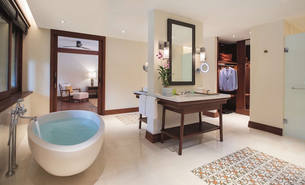 Deluxe Suite, 1 Bedroom, Poolside (Poolside)