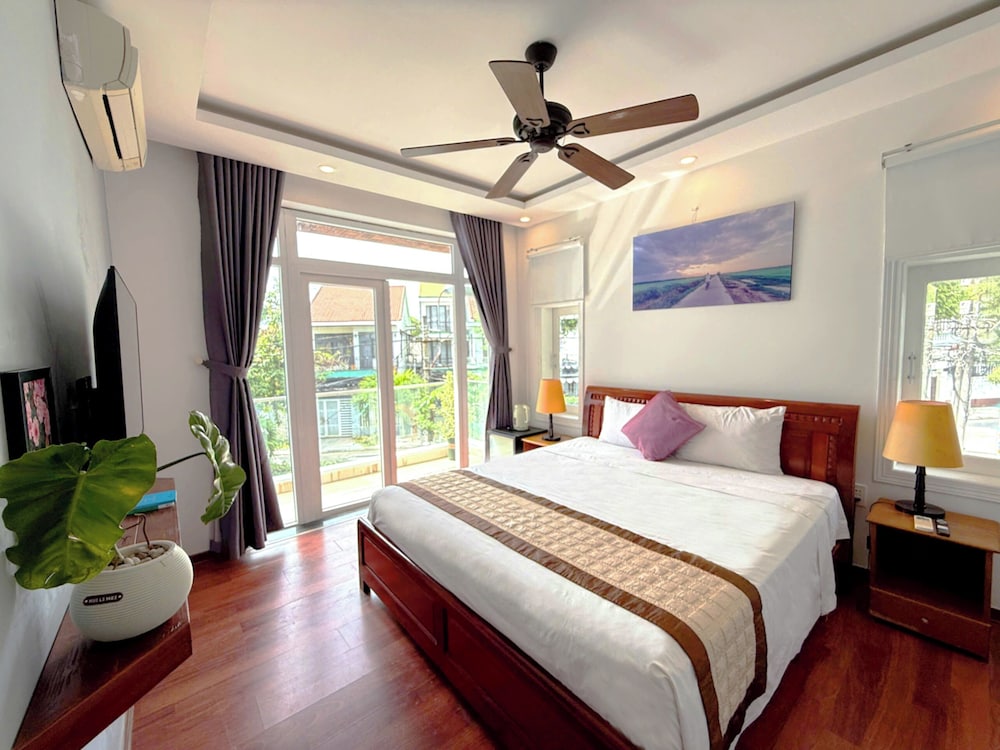 Premier Room, Balcony, City View