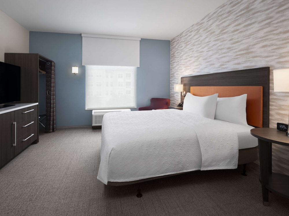 Suite, 1 King Bed, Accessible (Hearing) - Photo 4
