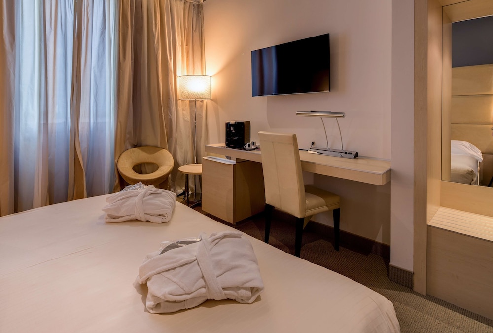 Deluxe Room, 1 Queen Bed, Non Smoking, Jetted Tub photo 1