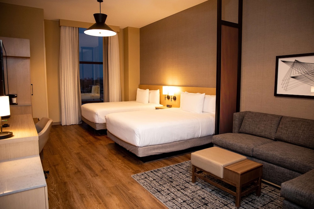 Room (2 Queen Beds and 1 Sofa Bed) - Photo 4