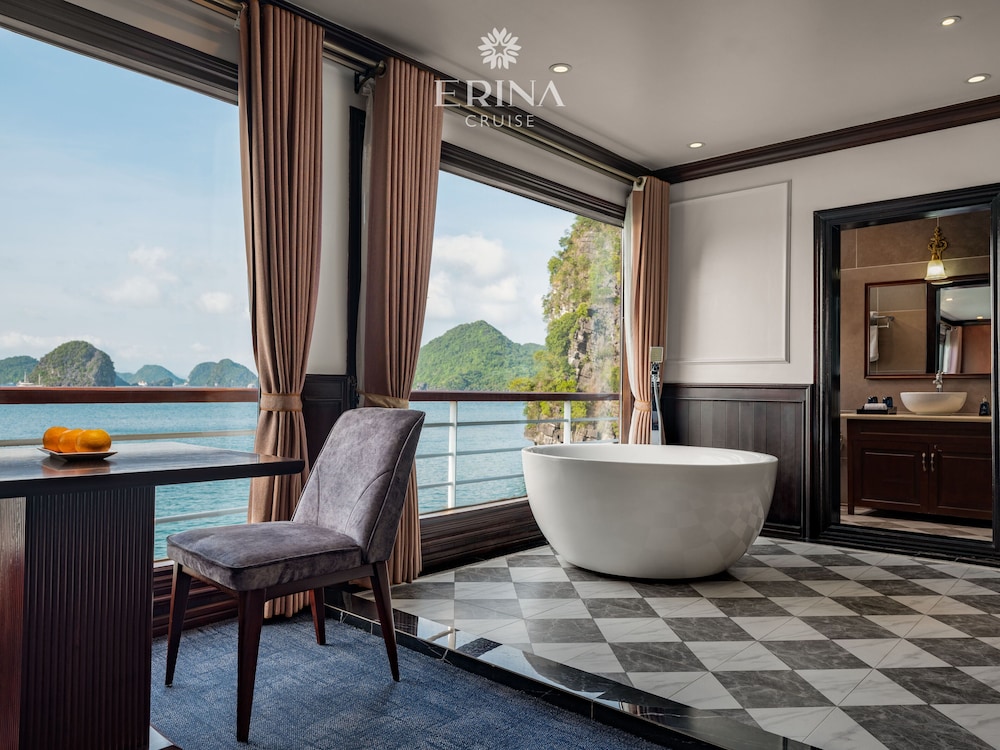 Honeymoon Suite, Sea View - Photo 9