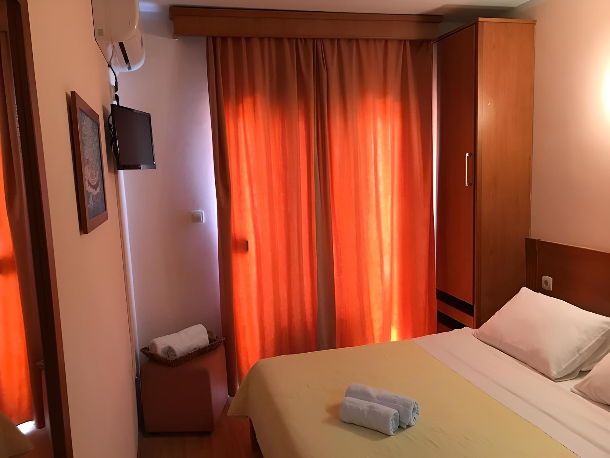 Economy Single Room, 1 Queen Bed, Garden View