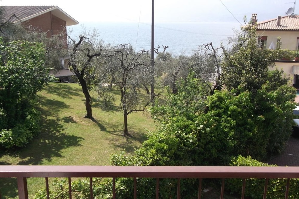 Studio, Balcony