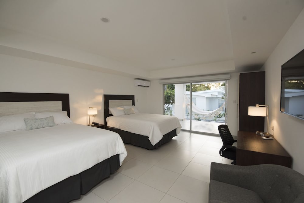 Deluxe Double Room (Two Double Beds)