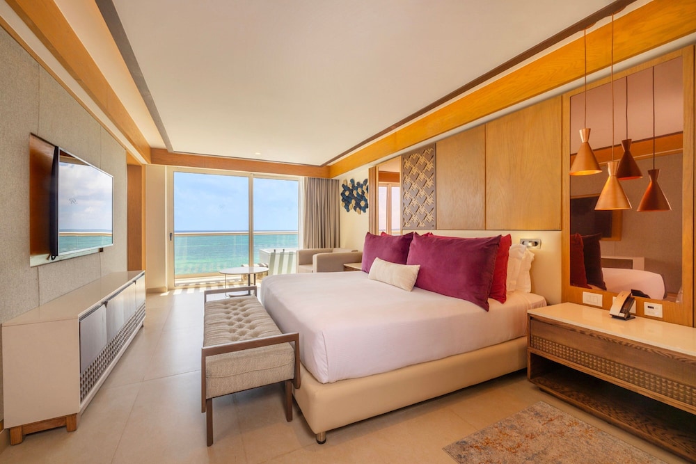 Luxury Presidential Ocean Front One Bedroom Suite Diamond Club