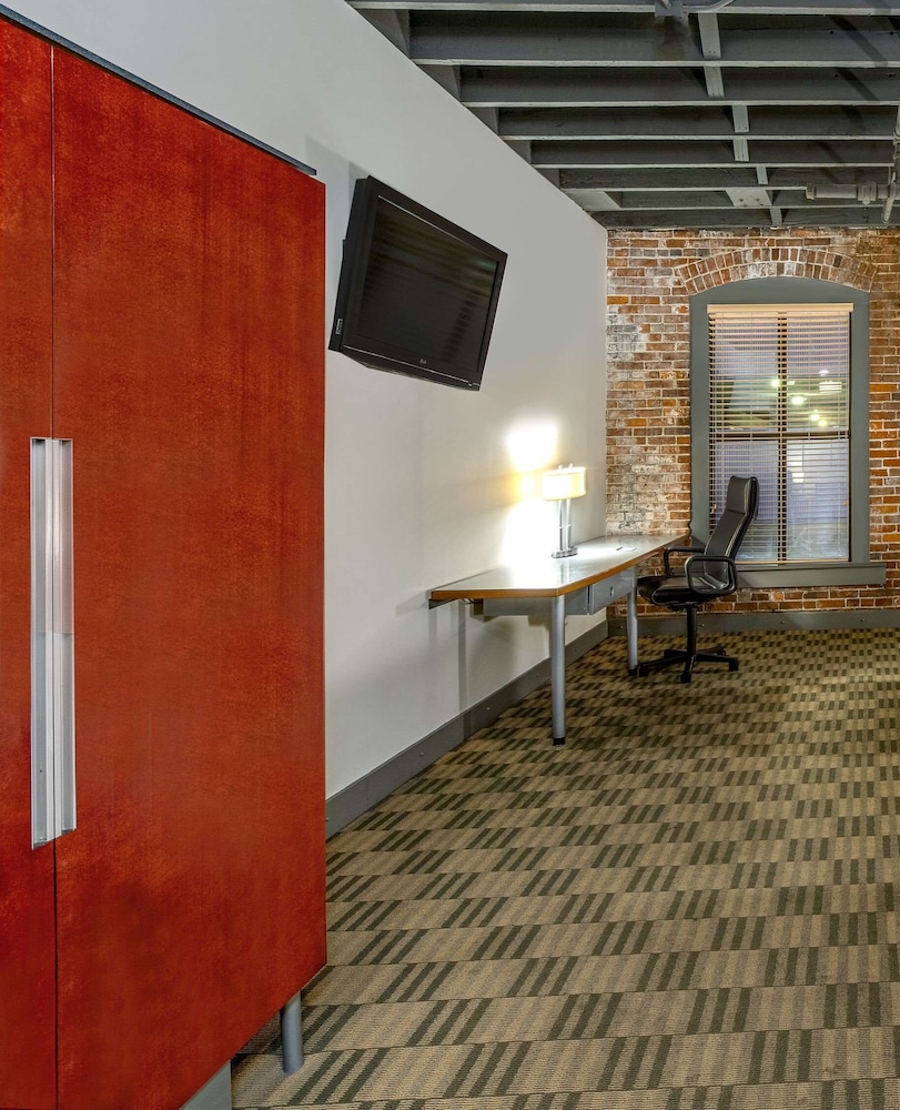Deluxe Room, 1 King Bed (Deluxe Loft - King) - Photo 1