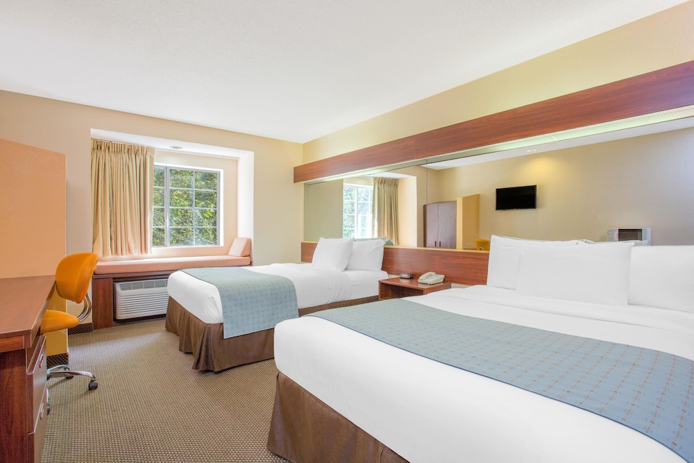 Standard Room, 2 Queen Beds - Photo 1