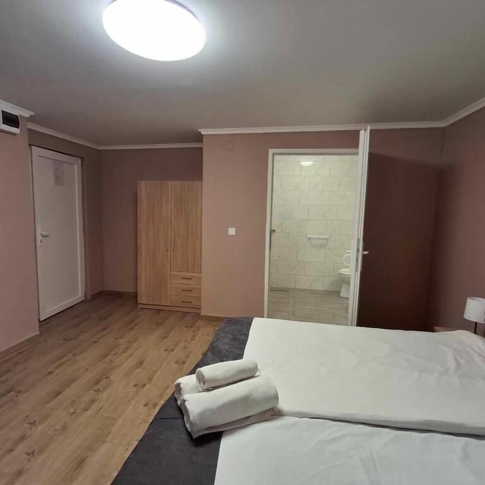 Standard Twin Room, Mobility Accessible photo 3