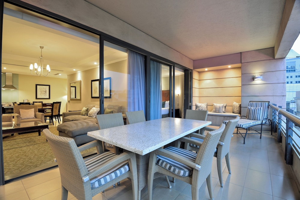 Suite, 2 Bedrooms - Photo 7