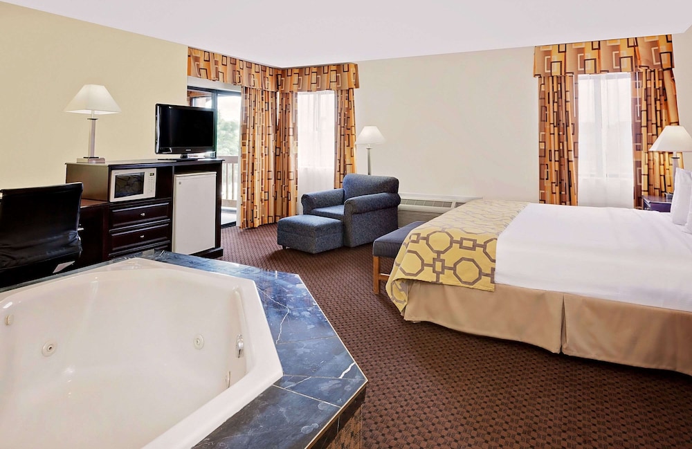 Suite, 1 King Bed photo 1