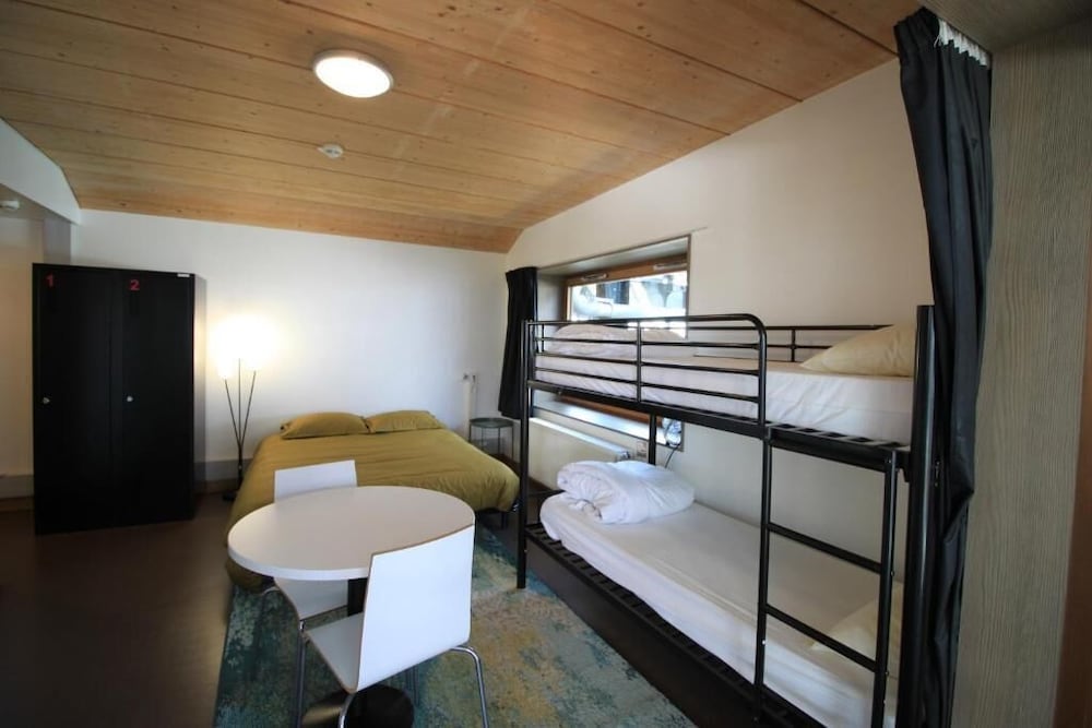 Quadruple Family Room with Ensuite Bathroom photo 3
