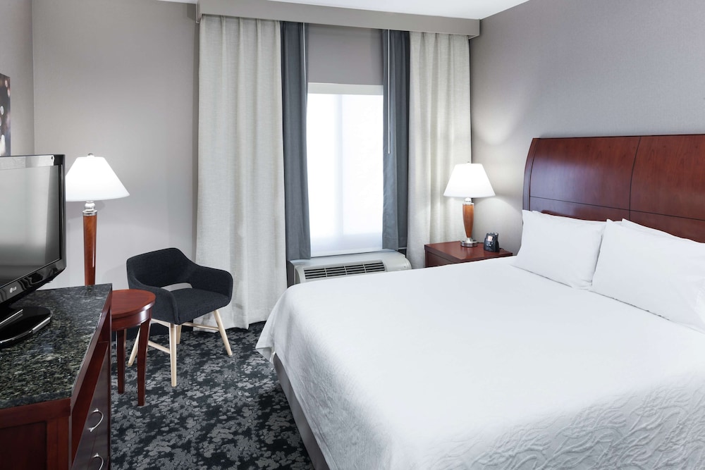 Deluxe Suite, One King Bed - Photo 5