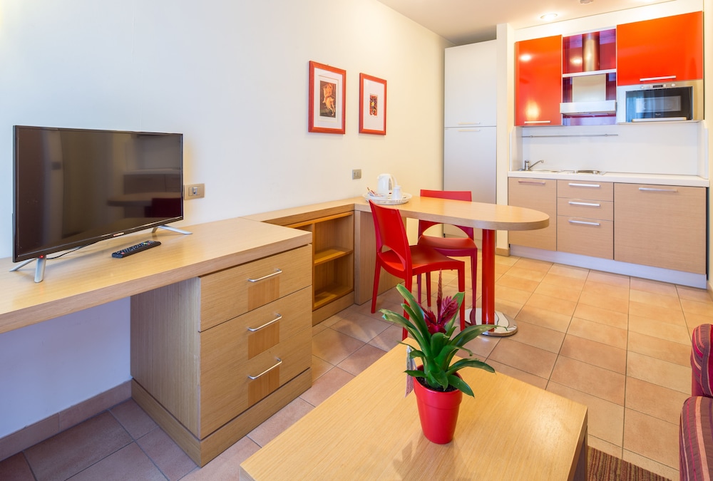 Studio, 1 Bedroom photo 3