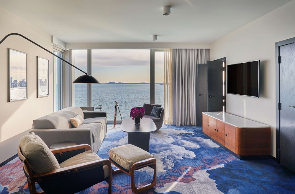 Suite, 1 King Bed