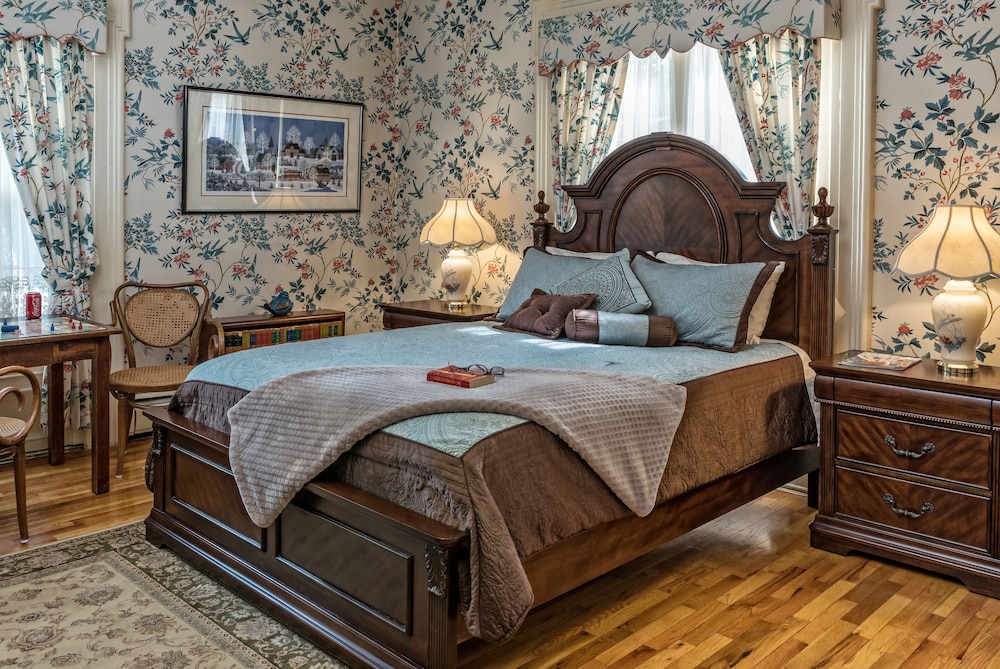 Margery Stone Room photo 1