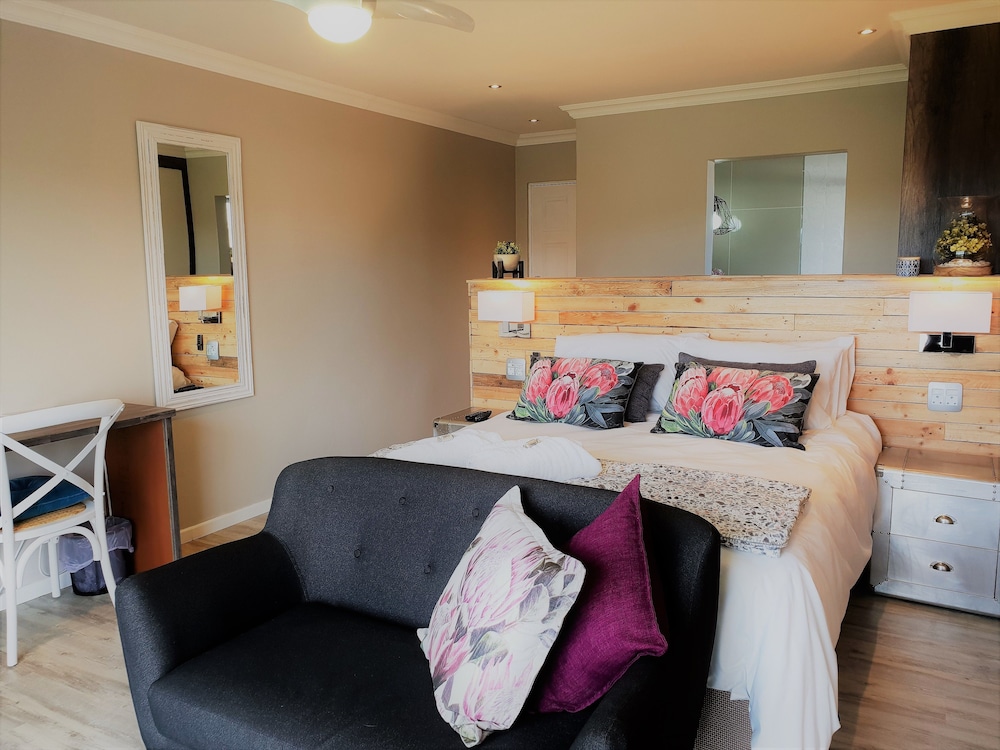 Protea Room with River View photo 2