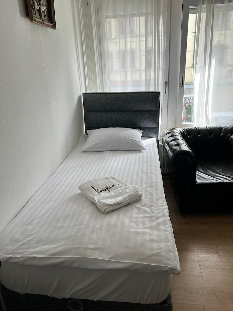 Classic Quadruple Room, City View photo 2