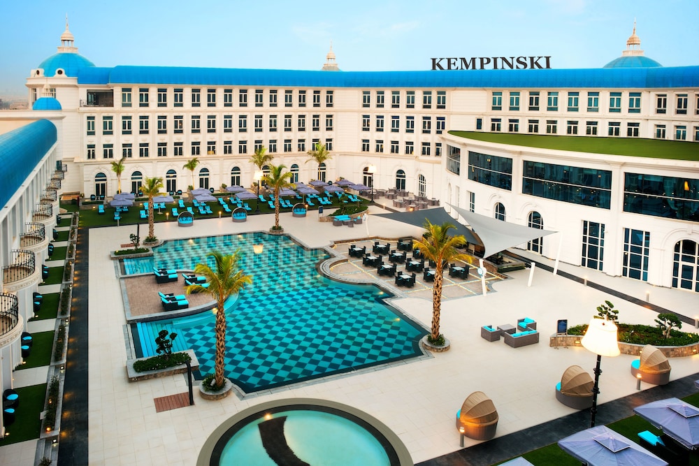 Executive Room, 1 Bedroom, Club Lounge Access, Pool View (Royal Pool Room) thumbnail 6