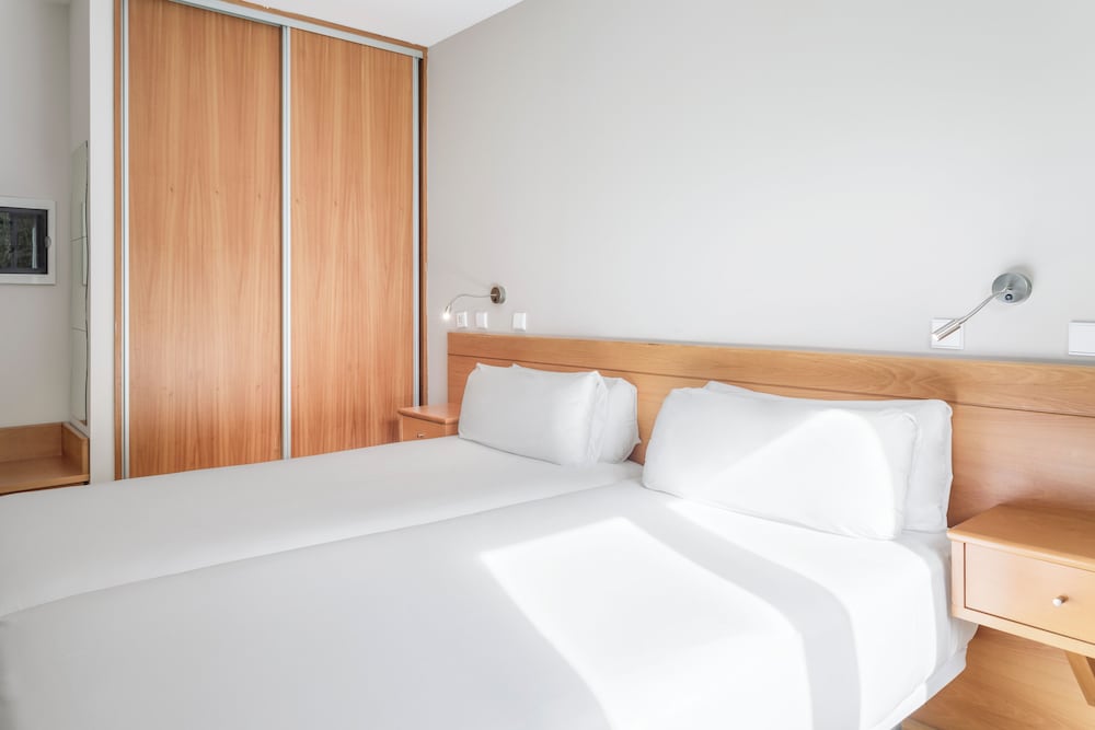 Standard Twin Room - Photo 2