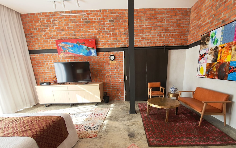 Premium Suite - Photo 6