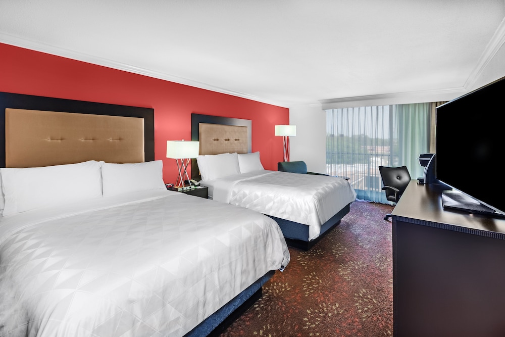Standard Room, 2 Queen Beds, Courtyard View - Photo 3