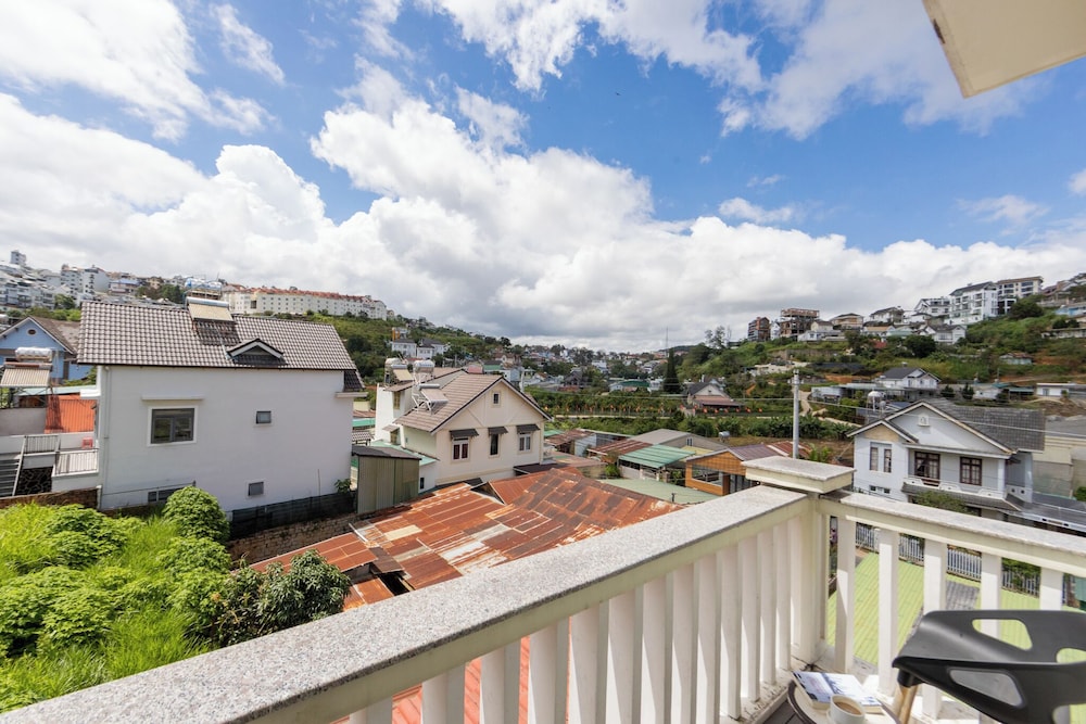 Standard Double Room Single Use, Balcony, Mountain View