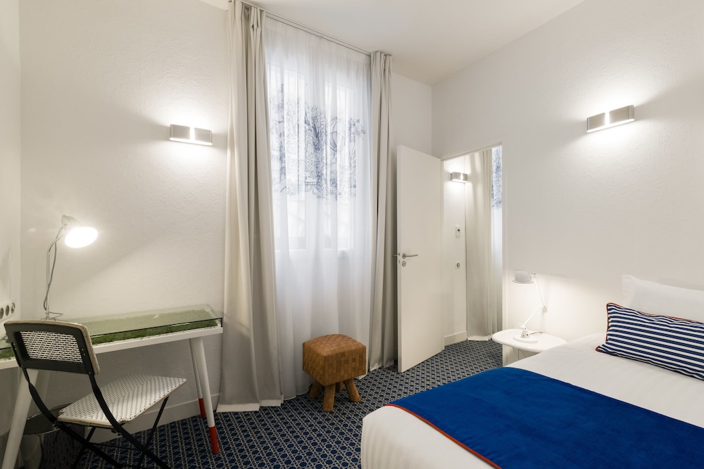 Triple Room, includes soft minibar, courtesy tray, digital press photo 2