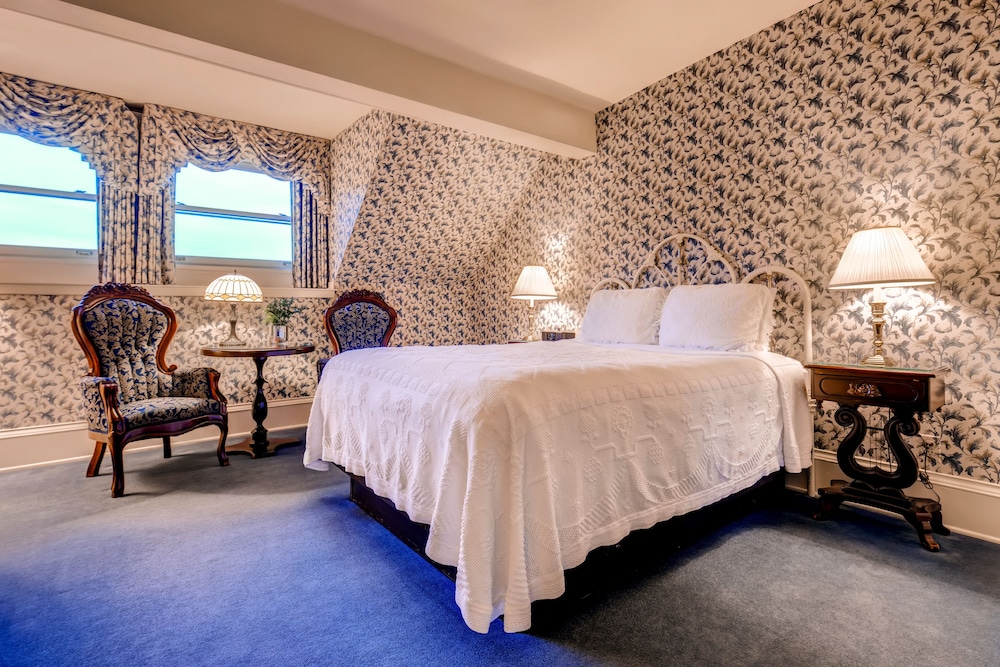 Signature Room, 1 Queen Bed - Photo 1