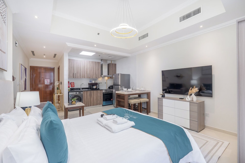 Studio, 1 King Bed, Kitchenette photo 2
