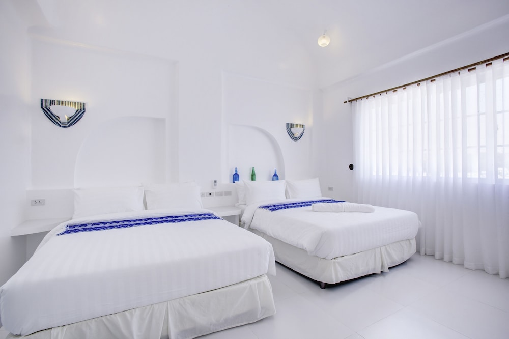 2 Bedroom Villa with Pool Access photo 3