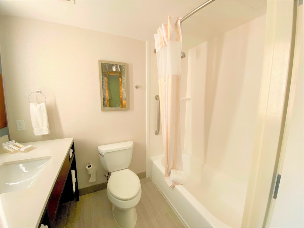 Room, 2 Queen Beds, Accessible - Photo 7