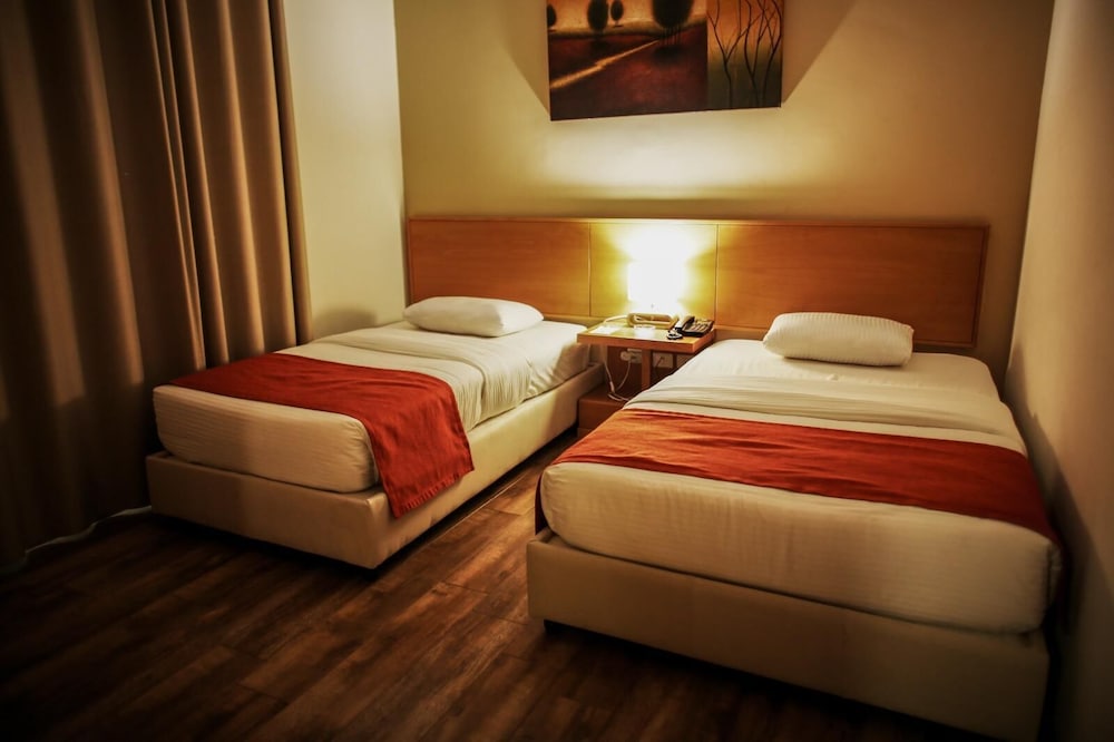 Deluxe Suite, City View