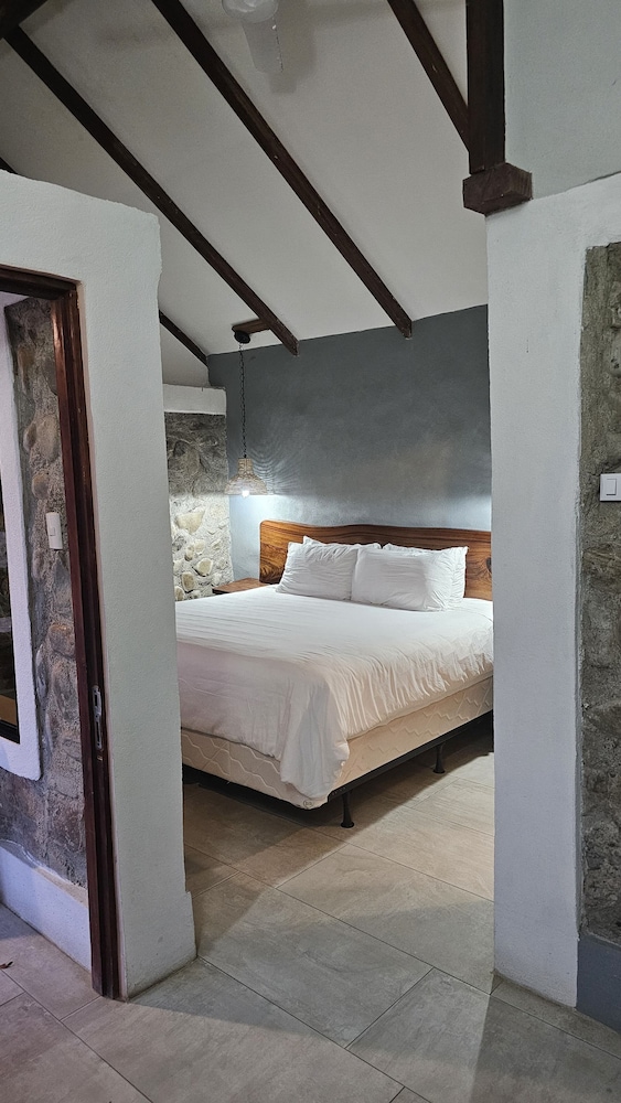 One-Bedroom Villa 1 King bed (on the mountain crossing the main street)