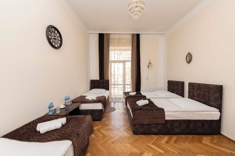 Classic Quadruple Room with Balcony (Shared Bathroom) photo 1