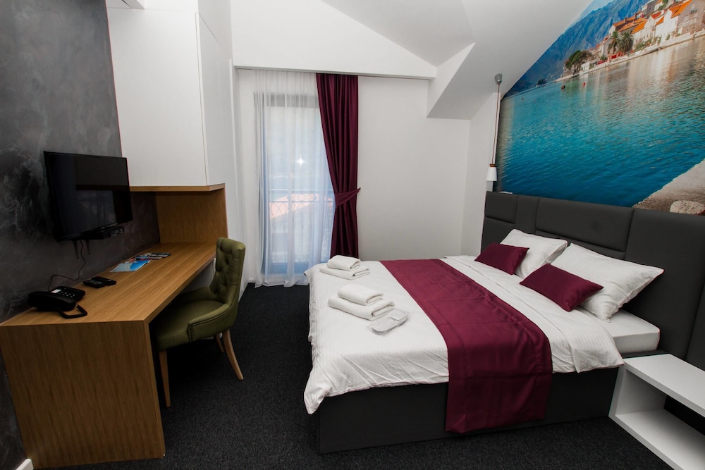 Double Room, 1 Queen Bed with Sofa bed, Balcony, Sea View