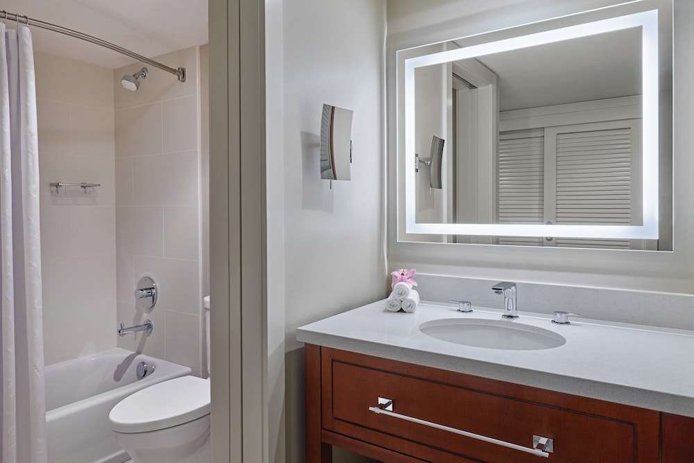 Room, 2 Queen Beds, Garden View, Ground Floor
