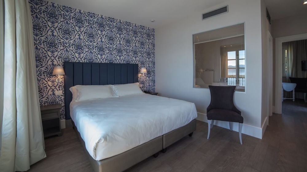 Luxury Suite, Lake View