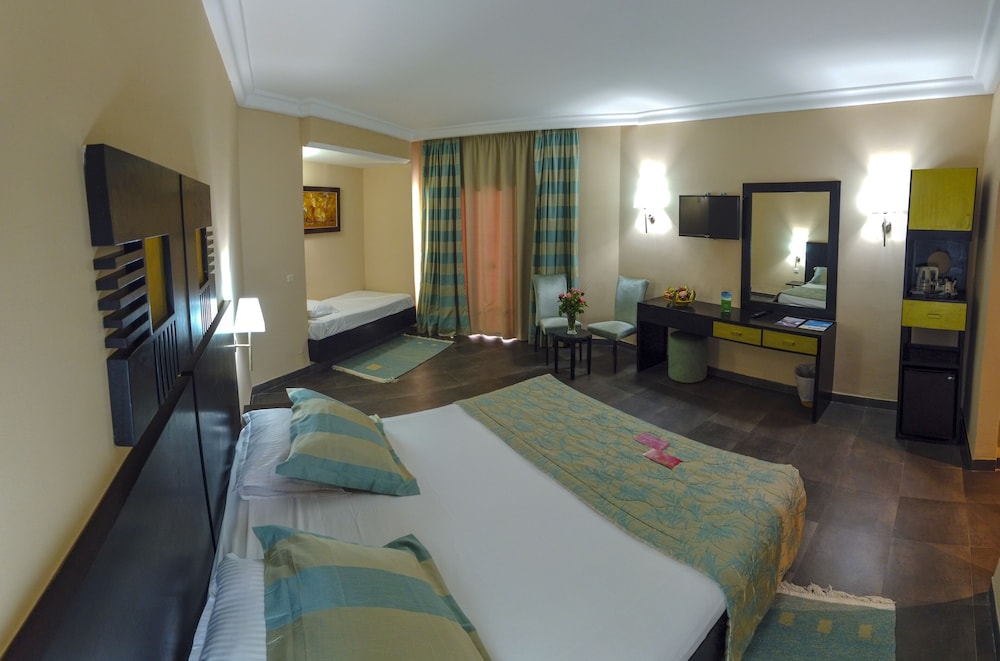 Standard Triple Room, Multiple Beds photo 2