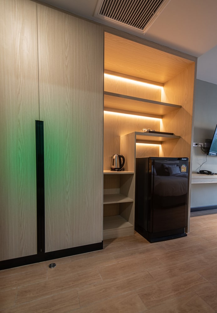 Deluxe Room, Bathtub - Photo 3