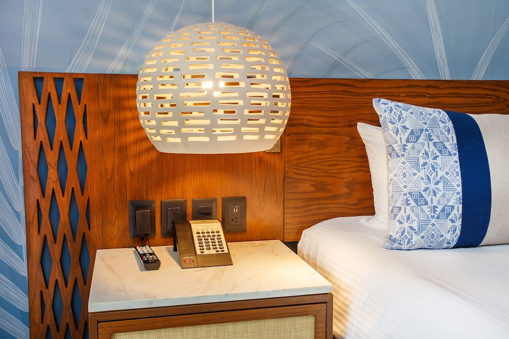 Lush Room, 1 King Bed, Adults Only (Garden View) - Photo 8