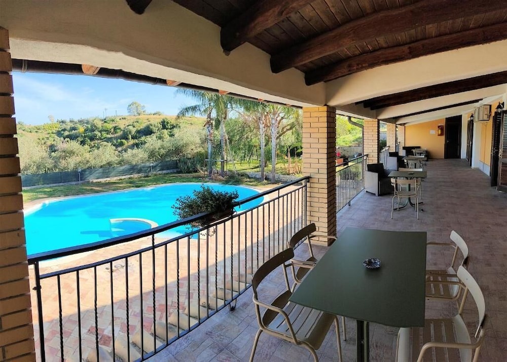Panoramic Double or Twin Room, 1 Queen Bed, Pool View, Ground Floor photo 1