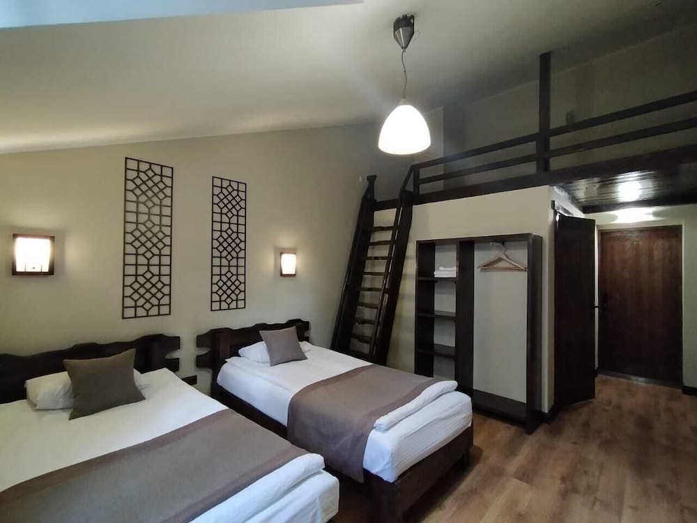 Standard Twin Room - Photo 1