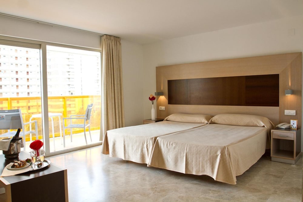 Classic Twin Room, Balcony (3 Adults)