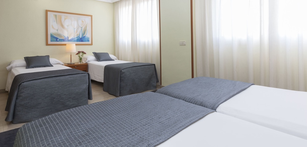 Family Quadruple Room - Photo 4